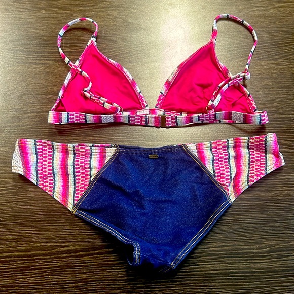 Ripcurl Sz M colorful bikini - Picture 3 of 3